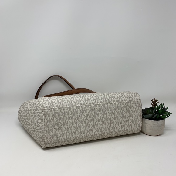 Michael Kors JST Large Chain Shoulder Bag - Picture 6 of 9